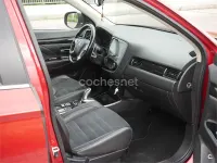 Usado Mitsubishi Outlander P-HEV 203 CV (149 kW) 2017 Rojo SUV