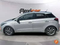 Usado Hyundai i20 100 CV (73 kW) 2017 Gris Utilitario