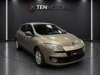 Usado Renault Mégane III Expression 90 CV (66 kW) 2013 Gris / plata Berlina
