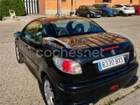 Usado Peugeot 206 110 CV (80 kW) 2002 Negro Descapotable