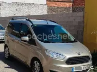 Usado Ford Tourneo Courier Titanium 95 CV (69 kW) 2016 Blanco Monovolumen