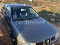 Usado Seat Cordoba 60 CV (44 kW) 2002 Gris / plata Berlina