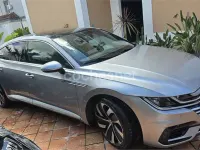 Usado VW Arteon R-line 190 CV (139 kW) 2018 Gris / plata Utilitario