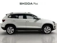 Usado Skoda Karoq Selection 150 CV (110 kW) 2025 Blanco SUV