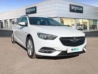 Usado Opel Insignia Selective 136 CV (100 kW) 2017 Blanco Familiar