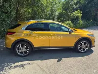 Usado Kia XCeed 136 CV (100 kW) 2021 Amarillo SUV