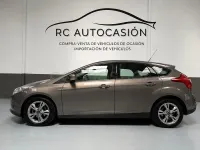Usado Ford Focus 125 CV (91 kW) 2013 Gris / plata Berlina