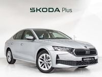 Usado Skoda Octavia Selection 116 CV (85 kW) 2024 Gris plata Berlina