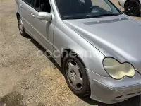 Usado Mercedes C240 Avantgarde 170 CV (125 kW) 2002 Gris / plata Berlina