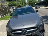 Usado Mercedes A180 109 CV (80 kW) 2019 Gris Utilitario