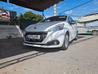 Usado Peugeot 208 Allure 82 CV (60 kW) 2018 Blanco Utilitario