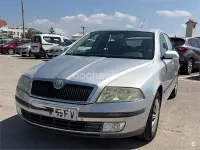 Usado Skoda Octavia Ambiente 110 CV (80 kW) 2004 Gris / plata Berlina
