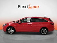 Usado Opel Astra Selective 111 CV (81 kW) 2019 Rojo Familiar