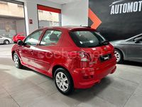Usado Peugeot 206 60 CV (44 kW) 2009 Rojo Berlina