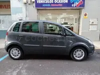 Usado Lancia Musa Gold 95 CV (69 kW) 2012 Gris / plata Monovolumen