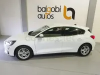 Usado Ford Focus Trend 120 CV (88 kW) 2022 Blanco Berlina