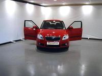 Usado Skoda Fabia 60 CV (44 kW) 2010 Rojo Utilitario