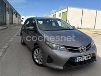 Usado Toyota Auris Business Edition 90 CV (66 kW) 2014 Marrón Berlina