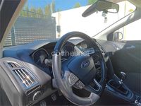 Usado Ford Focus Trend 125 CV (91 kW) 2018 Gris / plata Berlina