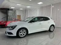Usado Renault Mégane LIMITED 116 CV (85 kW) 2019 Blanco Utilitario
