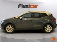 Usado Seat Arona Xperience 110 CV (80 kW) 2022 Gris / plata SUV