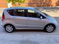 Usado Mercedes A180 Avantgarde 109 CV (80 kW) 2010 Gris / plata Monovolumen