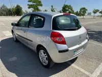 Usado Renault Clio II Privilege 100 CV (73 kW) 2006 Gris / plata Berlina