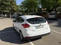 Usado Ford Focus Trend 125 CV (91 kW) 2016 Blanco Berlina