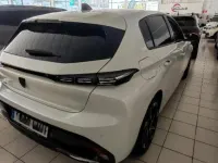 Usado Peugeot 308 Allure 131 CV (96 kW) 2022 Blanc nacre Berlina