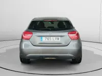 Usado Mercedes A180 Style 109 CV (80 kW) 2017 Gris / plata Berlina