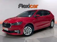 Usado Skoda Fabia Selection 116 CV (85 kW) 2025 Rojo Utilitario