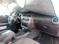 Usado Seat Leon Stylance 105 CV (77 kW) 2009 Rojo Utilitario