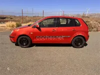 Usado VW Polo Trendline 75 CV (55 kW) 2003 Rojo Berlina