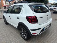 Usado Dacia Sandero Stepway 90 CV (66 kW) 2018 Blanco Utilitario