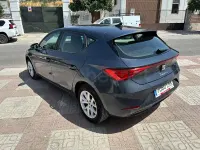 Usado Seat Leon Reference 115 CV (84 kW) 2021 Gris / plata Berlina