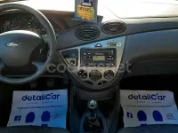 Usado Ford Focus Ambiente 100 CV (73 kW) 2005 Gris / plata Berlina