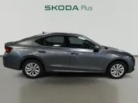 Usado Skoda Octavia Selection 150 CV (110 kW) 2025 Gris / plata Berlina