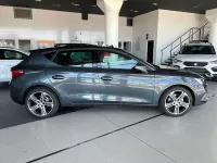 Nuevo Seat Leon FR 150 CV (110 kW) 2026 Gris / plata Berlina