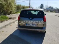 Usado Peugeot 5008 112 CV (82 kW) 2012 Beige Monovolumen