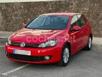 Usado VW Golf VII 105 CV (77 kW) 2012 Rojo Berlina