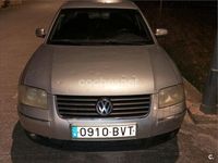 Usado VW Passat Trendline 130 CV (95 kW) 2002 Gris / plata Berlina