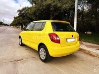 Usado Skoda Fabia Style 85 HP (62 kW) 2010 Amarelo Sedan
