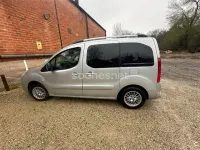 Usado Peugeot Partner Tepee Active 92 CV (67 kW) 2010 Gris / plata Monovolumen