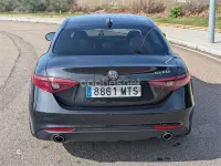 Usado Alfa Romeo Giulia Super 180 CV (132 kW) 2016 Negro Berlina