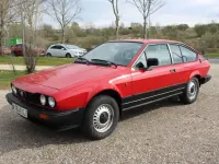 Usado Alfa Romeo GTV 131 CV (96 kW) 1985 Rojo Coupe
