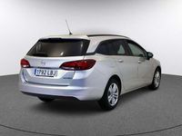 Usado Opel Astra Selective 110 HP (80 kW) 2019 Prateado Citadino