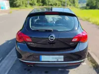 Usado Opel Astra Selective 165 CV (121 kW) 2015 Negro Berlina