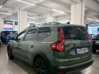 Usado Dacia Jogger Expression 110 CV (80 kW) 2024 Verde Monovolumen