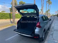 Usado Peugeot 3008 120 CV (88 kW) 2010 Gris / plata Familiar