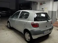 Usado Toyota Yaris Sol 68 CV (50 kW) 1999 Gris / plata Berlina